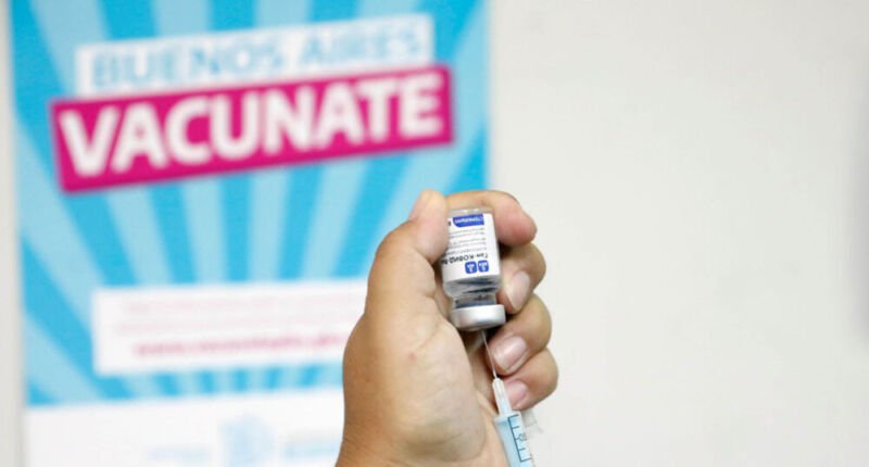 Vacunas | Arriban alrededor de un millón de dosis a la Argentina