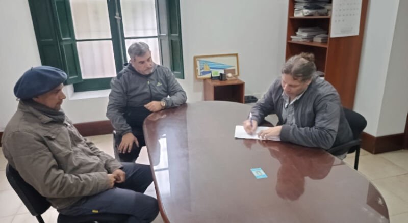 El Club Social de Lavalle firmó el comodato para administrar el Polideportivo Aguirrezabala